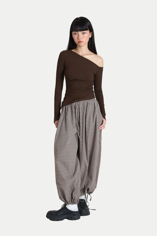 JAYLEE RELAXED BALLOON PANTS IN MOCHA CHECKS