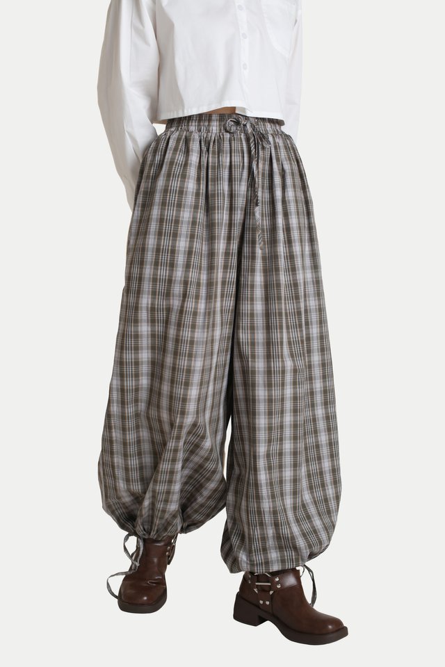 JAYLEE RELAXED BALLOON PANTS IN SENCHA CHECKS
