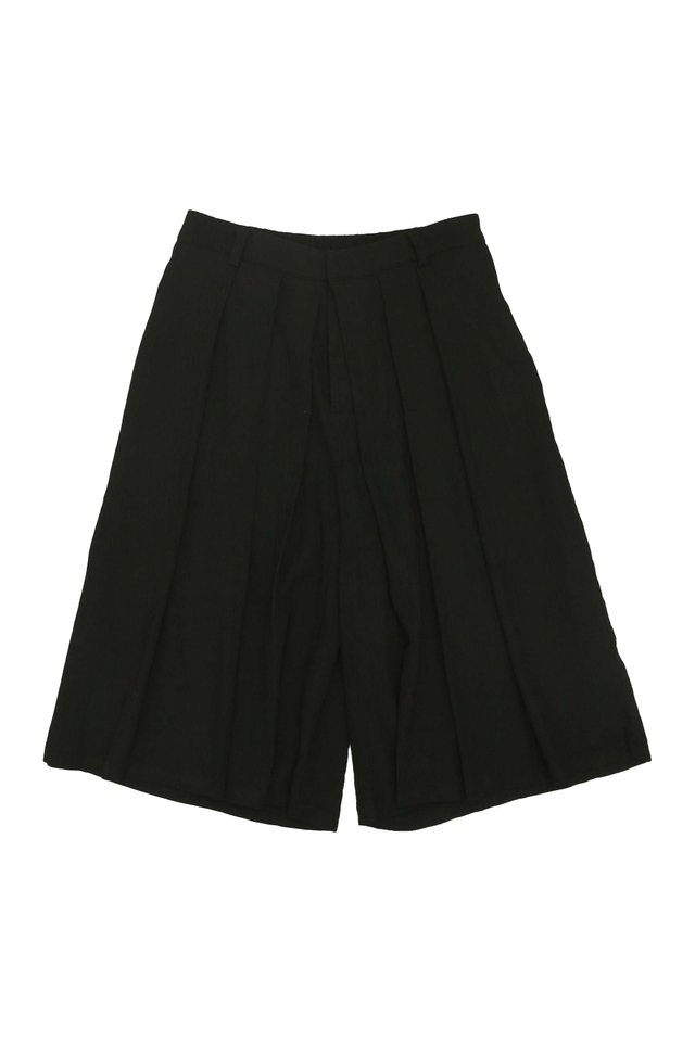 DAI "FLUTED" HAKAMA SHORTS IN BLACK