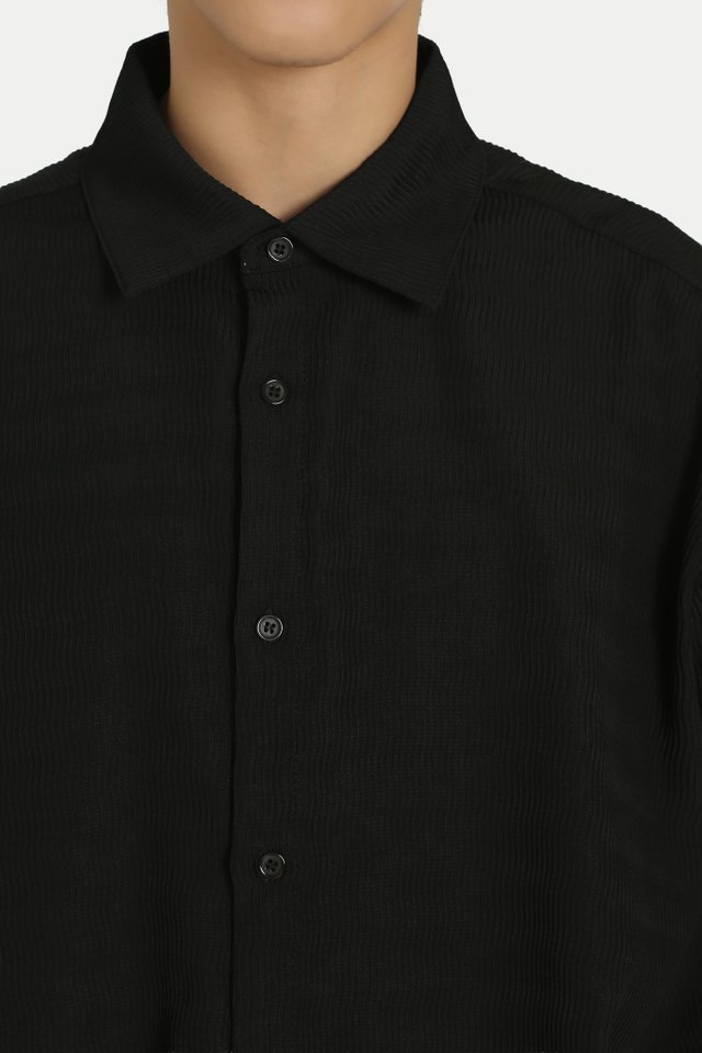 ISSE "FLUTED" BOXY-FIT SHIRT IN BLACK