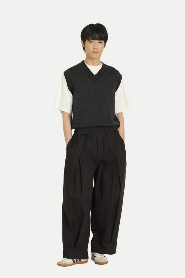 HARRISON BOX PLEAT TROUSERS IN BLACK