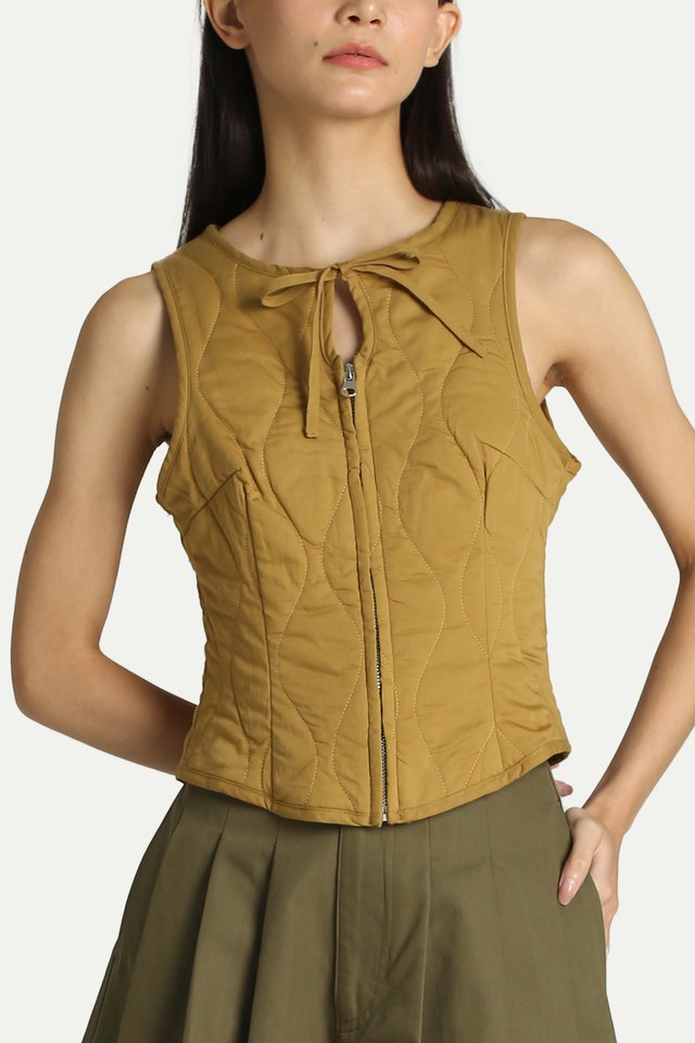 RYOTA QUILTED ZIP-UP TOP IN SADDLE