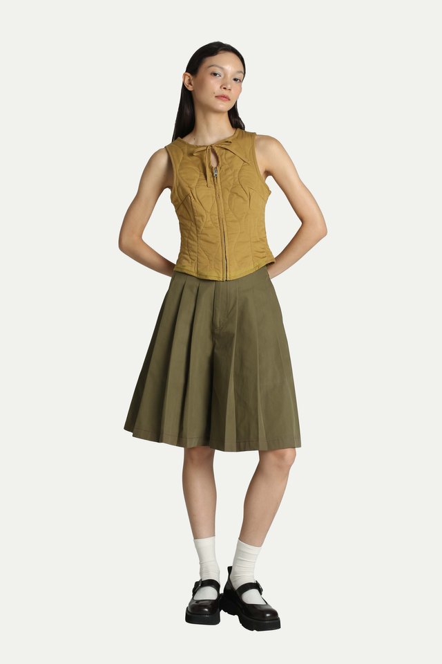 RYOTA QUILTED ZIP-UP TOP IN SADDLE