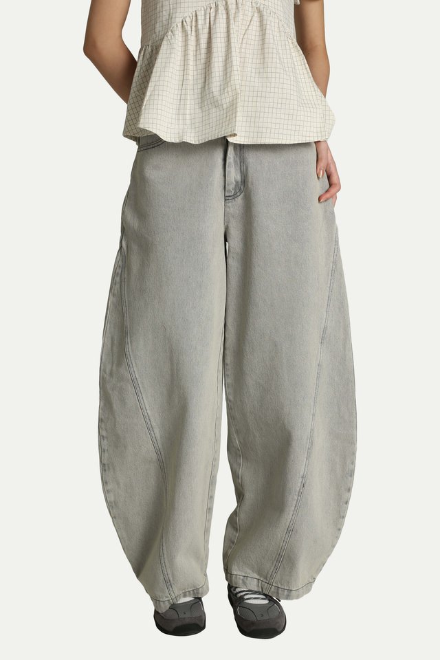 CLAIRO BARREL DENIM JEANS IN PEBBLE WASH