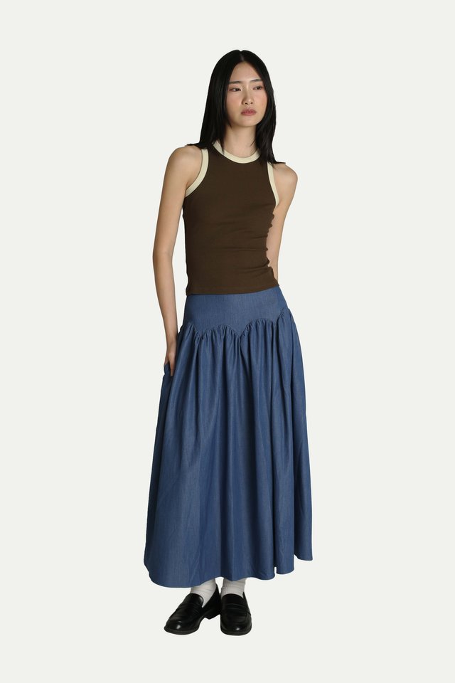 EMILIA SCALLOP YOKE SKIRT IN MID WASH
