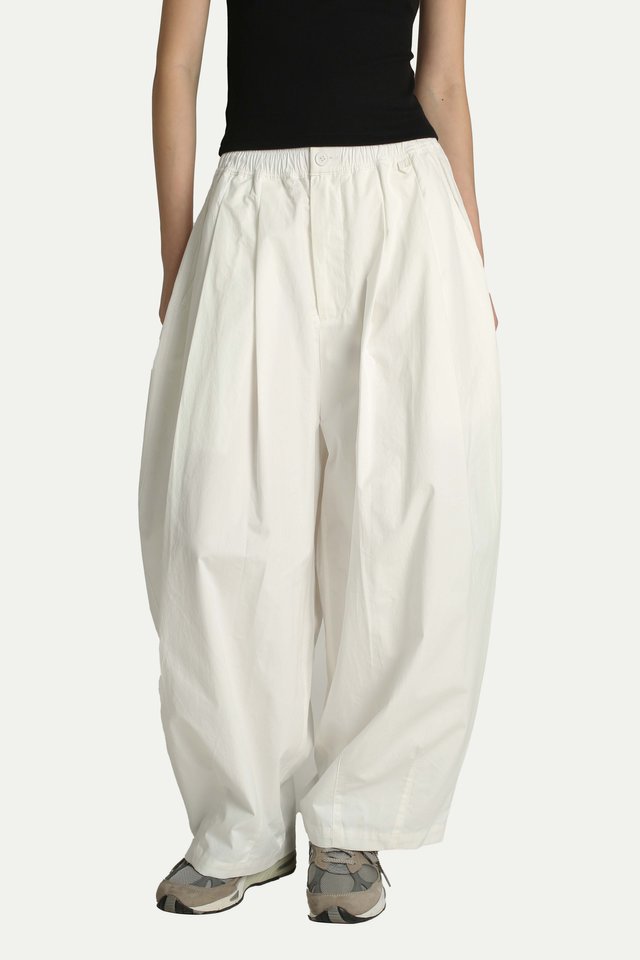 KOUTA PARACHUTE PANTS IN WHITE
