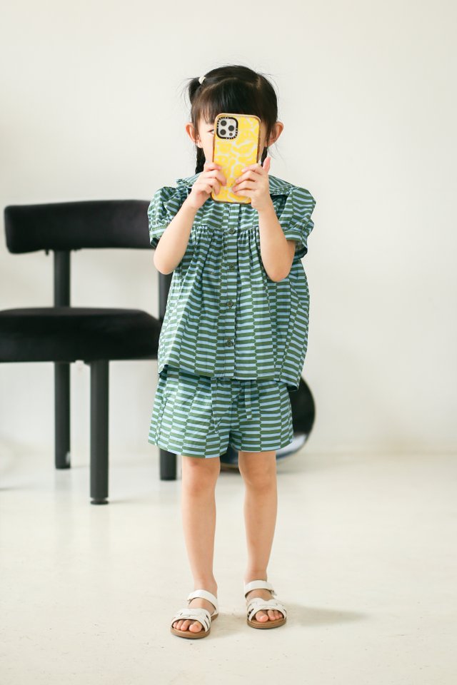 EVIE “GROOVY” MINI SHORTS IN GREEN/BLUE