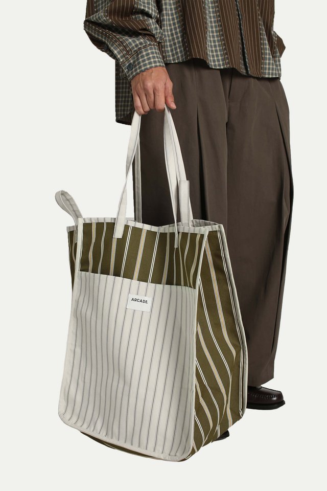 ARCADE TWO-WAY REVERSIBLE CARRYALL BAG IN CREAM/MOSS STRIPES