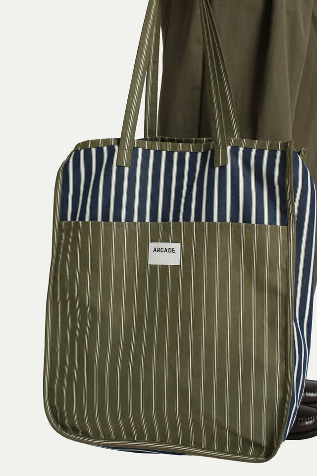 ARCADE TWO-WAY REVERSIBLE CARRYALL BAG IN OLIVE/NAVY STRIPES