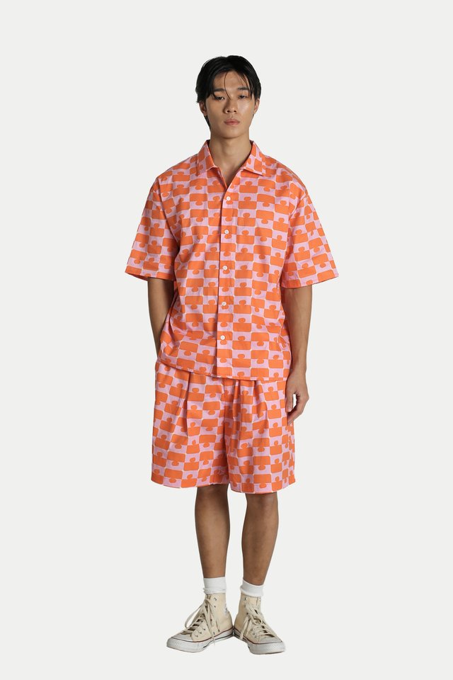 DEVIN "JIGGY" BOXY-FIT SHORTS IN ORANGE/PINK