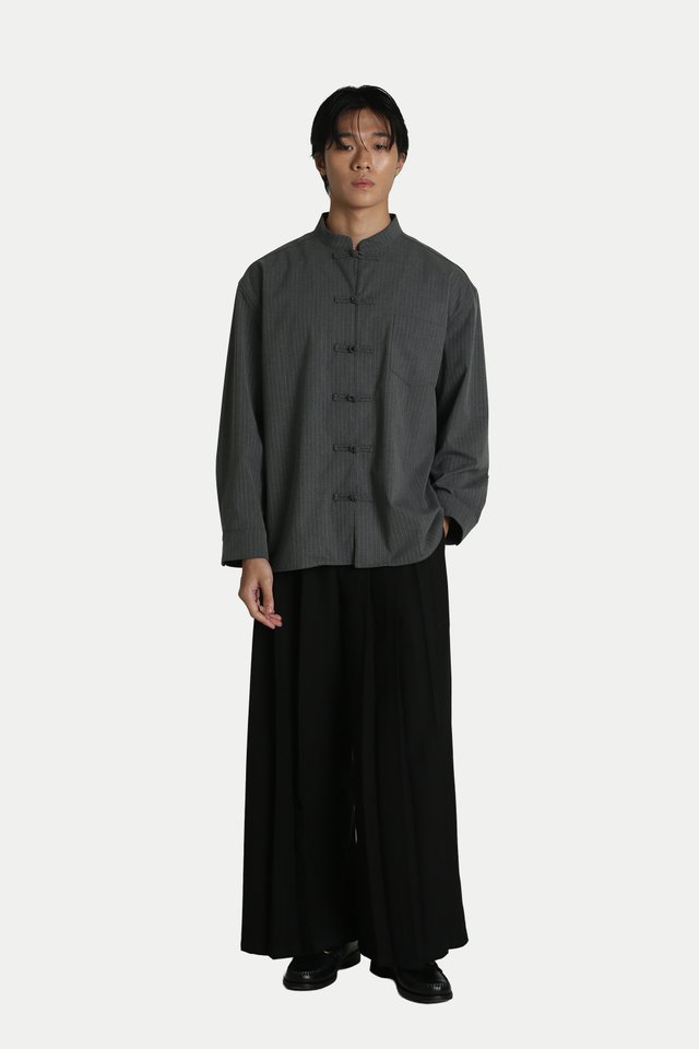 ROLFE TRIPLE PLEAT TROUSERS IN BLACK