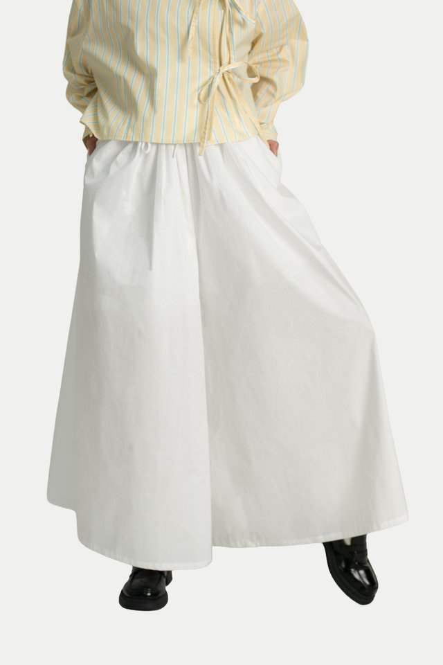 MELANY FLARE GATHER PANTS IN WHITE