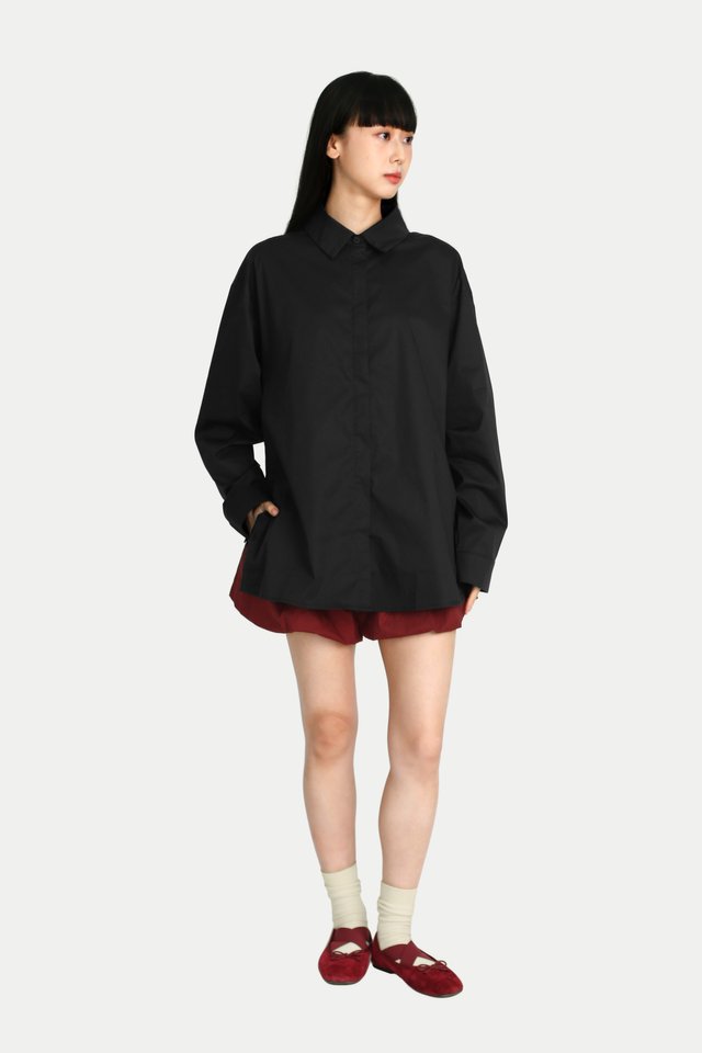 ARUNA MULTI-WEARING BUTTON SHIRT IN BLACK