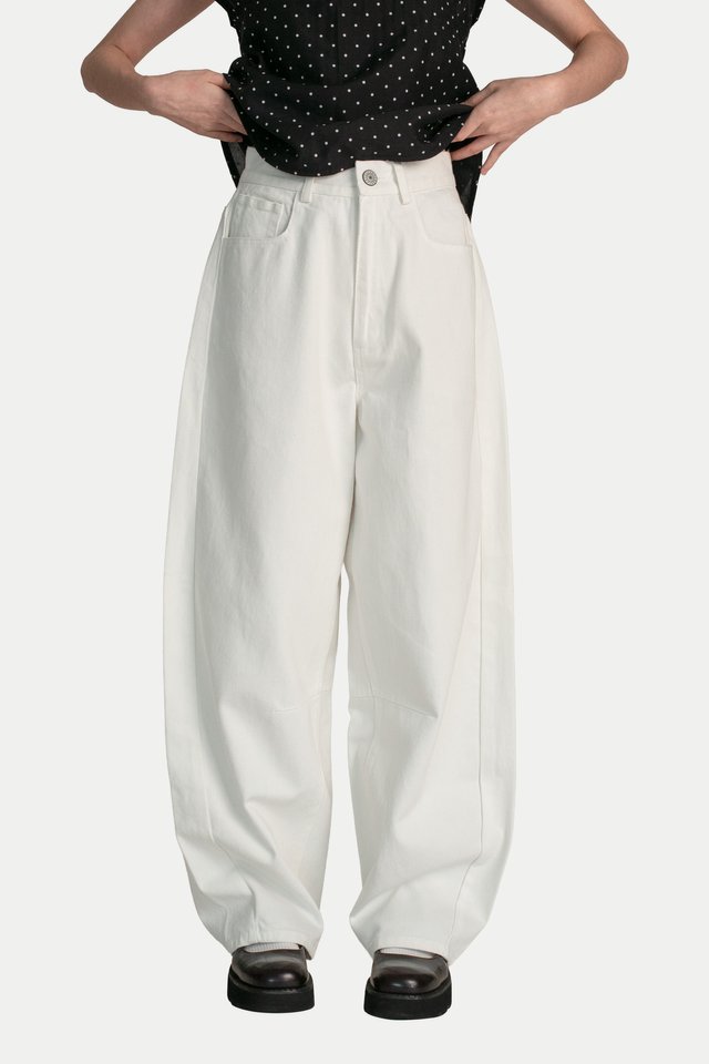 ASHTYN BARREL LEG DENIM JEANS IN WHITE