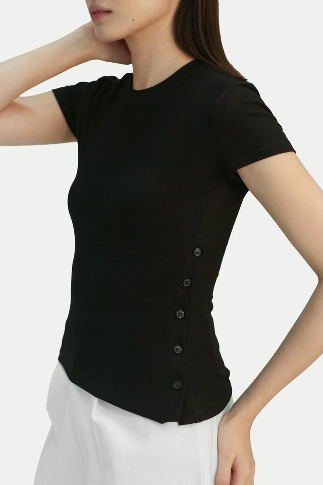 ZELINA RIBBED JERSEY SIDE BUTTON TOP IN BLACK