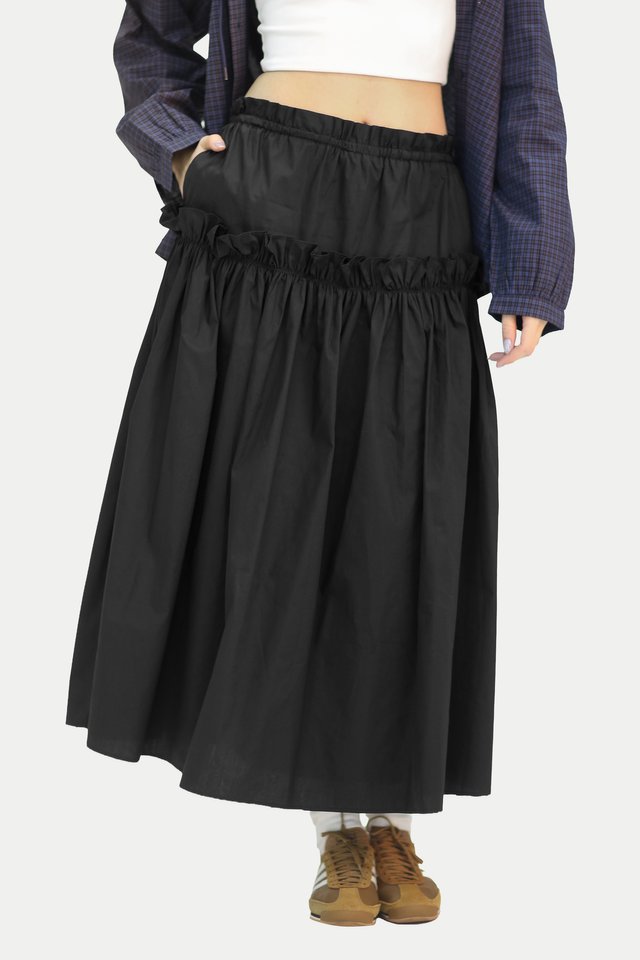 CLOVER FRILL GATHERED SKIRT IN BLACK