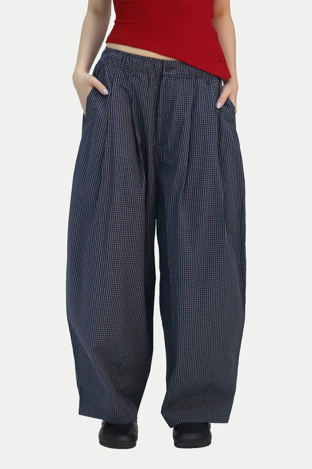 KOUTA PARACHUTE PANTS IN NAVY CHECKS