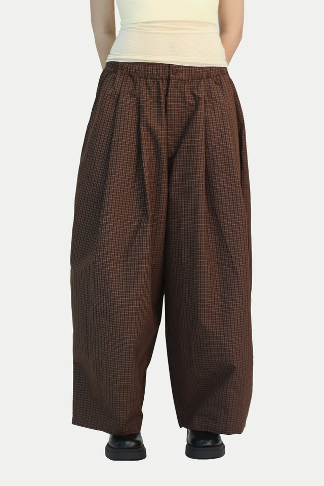 KOUTA PARACHUTE PANTS IN BRUNETTE CHECKS