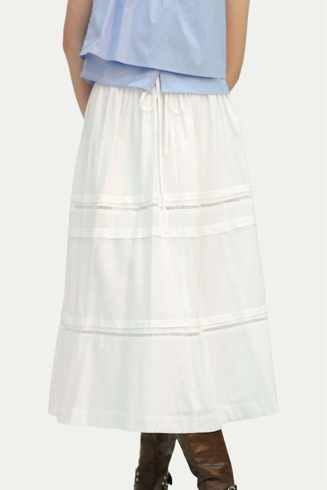 NANCY LINEN COTTAGE GATHER SKIRT IN WHITE
