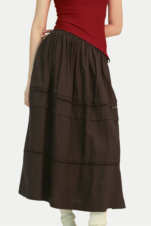 NANCY LINEN COTTAGE GATHER SKIRT IN MOCHA