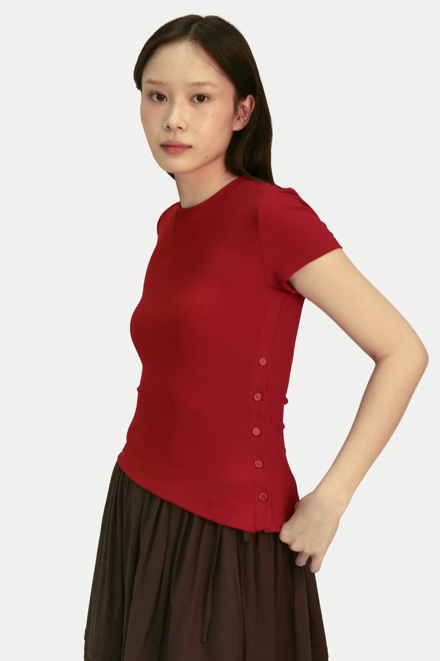 ZELINA RIBBED JERSEY SIDE BUTTON TOP IN POPPY RED