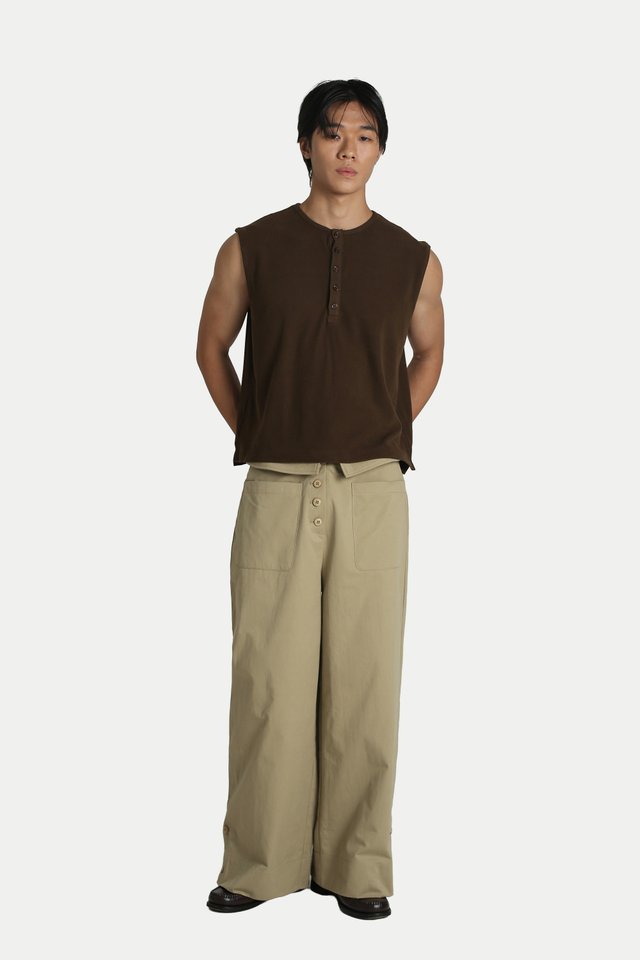 GRADY SLEEVELESS HENLEY TOP IN CHOCOLATE