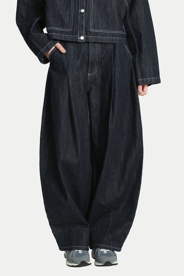 KENTA CONTRAST DENIM BARREL LEG JEANS IN DARK WASH