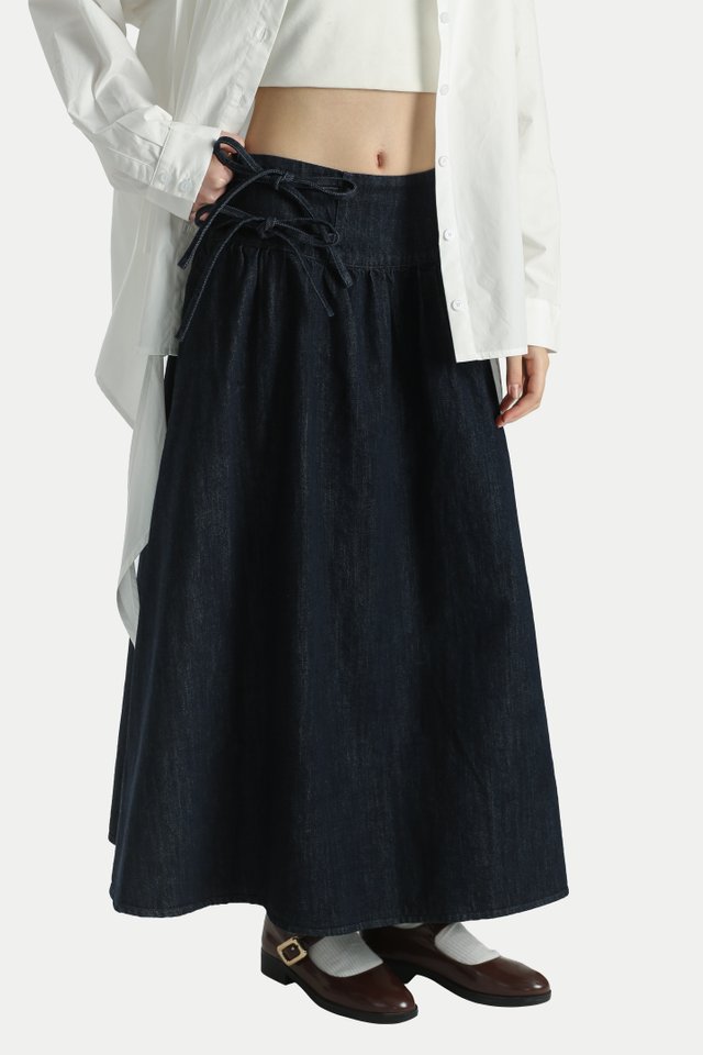 JOAN DENIM SIDE TIE YOKE GATHER SKIRT IN DARK WASH
