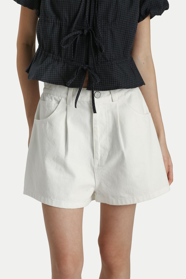 DARCIE DENIM SHORTS IN WHITE