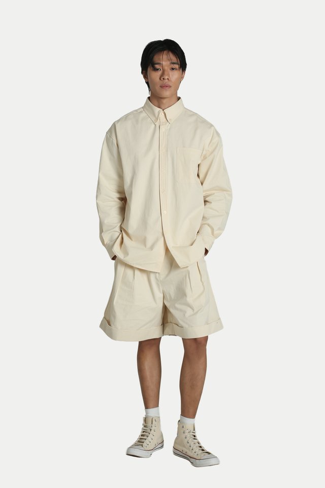 OSKAR PLEATED GURKHA SHORTS IN CREAM