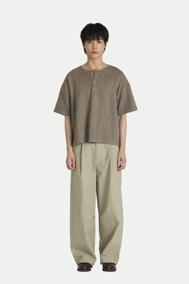 KOA BOXY-FIT HENLEY TOP IN CHESTNUT