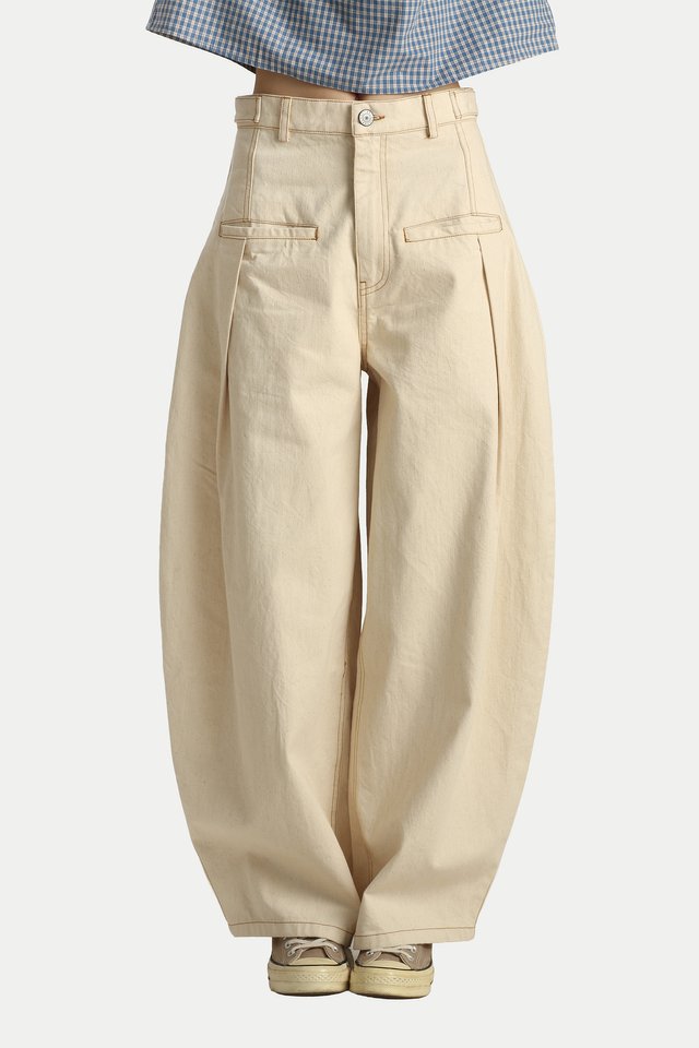 KAYLEE CONTRAST STITCH CURVED JEANS IN ECRU