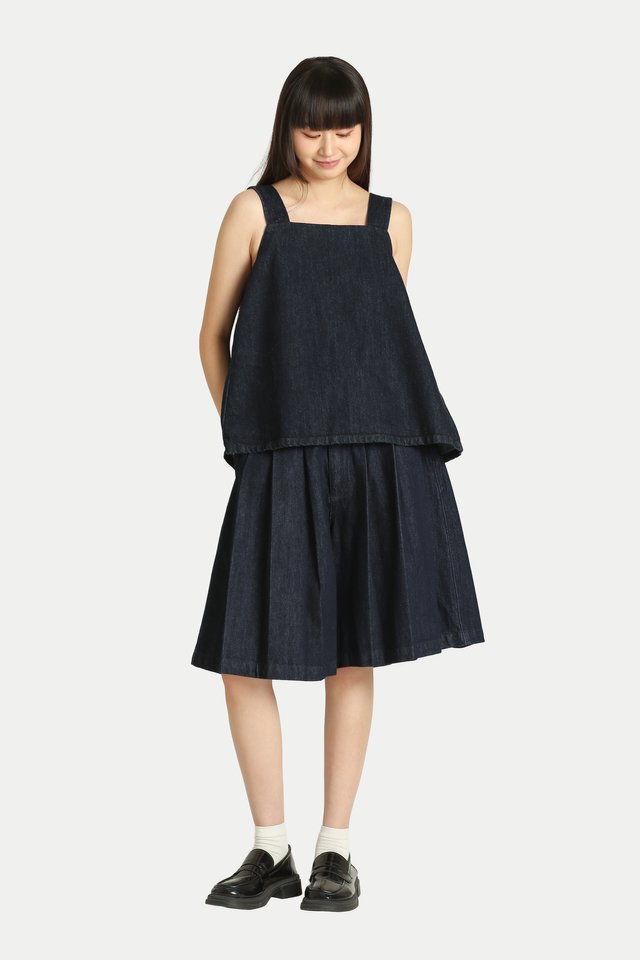 YUTO DENIM PLEATED HAKAMA BERMUDAS IN DARK WASH