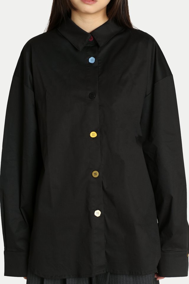 FAE ODD BUTTONS SHIRT IN BLACK