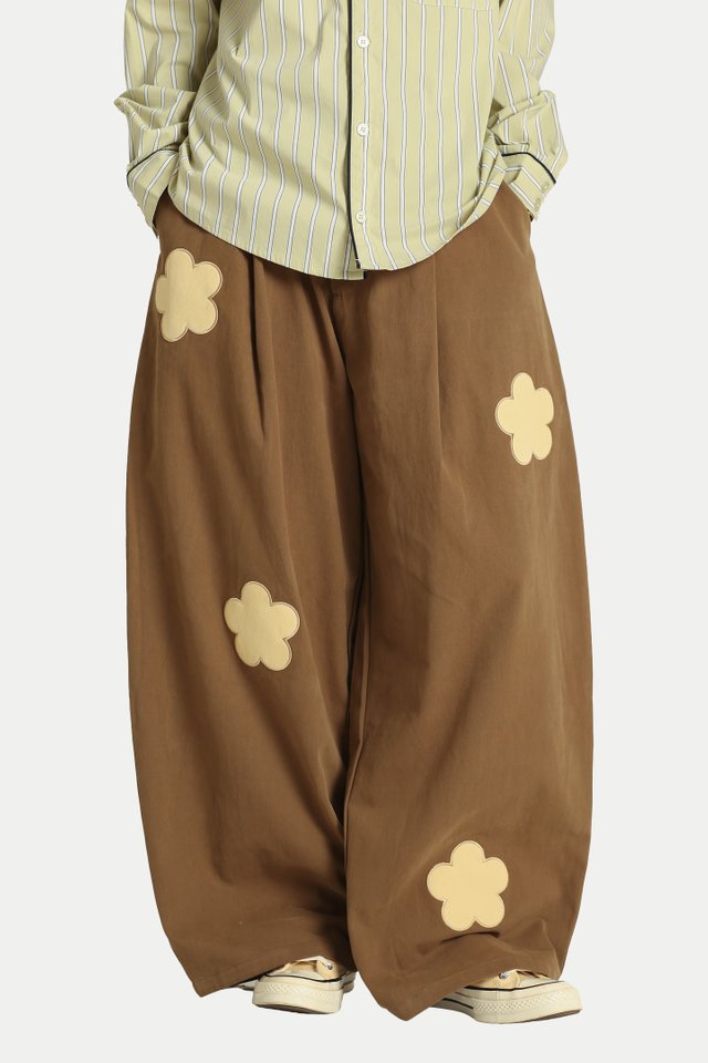 NYSSA FLOWER CURVED LEG PANTS IN HAY