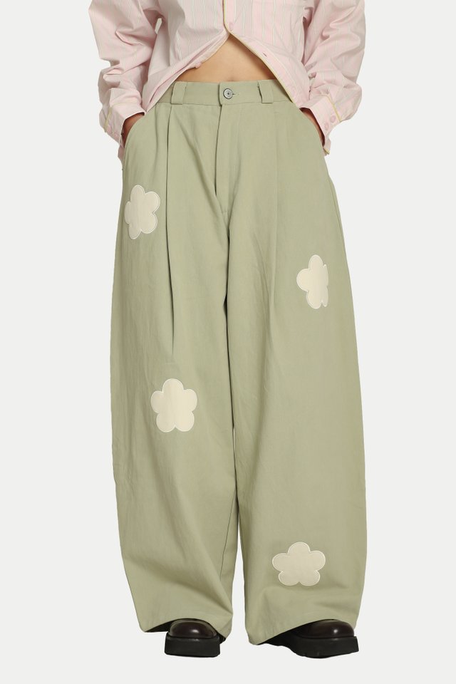 NYSSA FLOWER CURVED LEG PANTS IN LIMESTONE