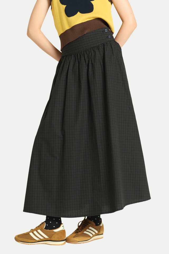 DARLA FLOWER GATHERED YOKE SKIRT IN MIDNIGHT CHECKS
