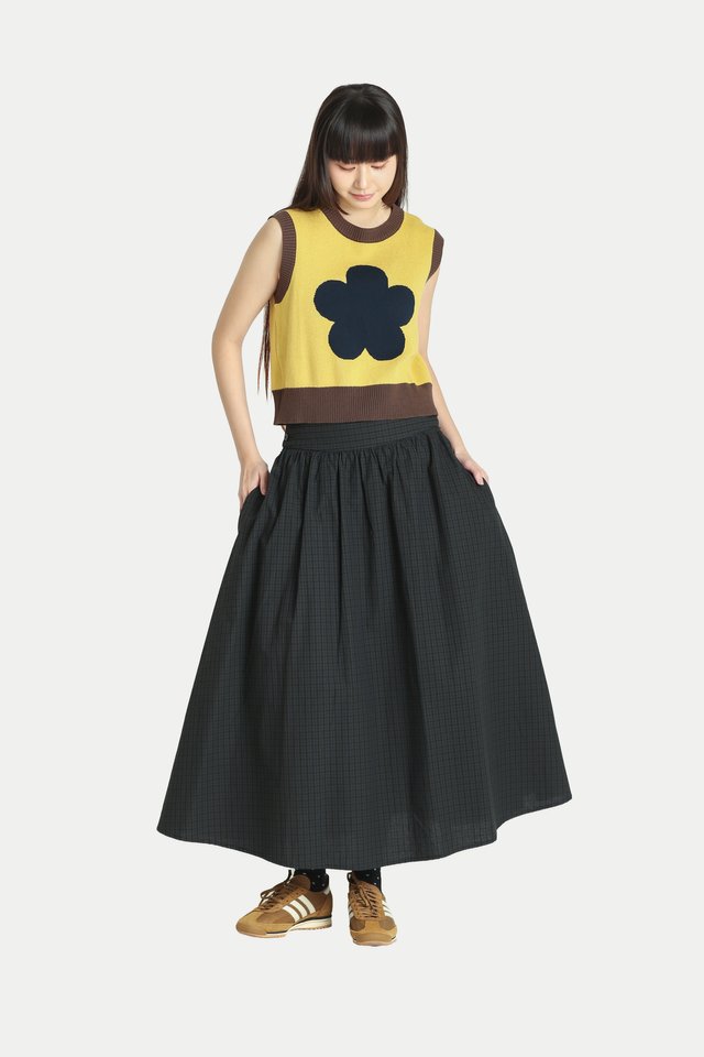 DARLA FLOWER GATHERED YOKE SKIRT IN MIDNIGHT CHECKS