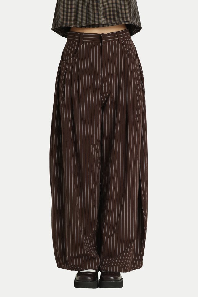 REIKO PLEATED CURVED TROUSERS IN BROWN STRIPES