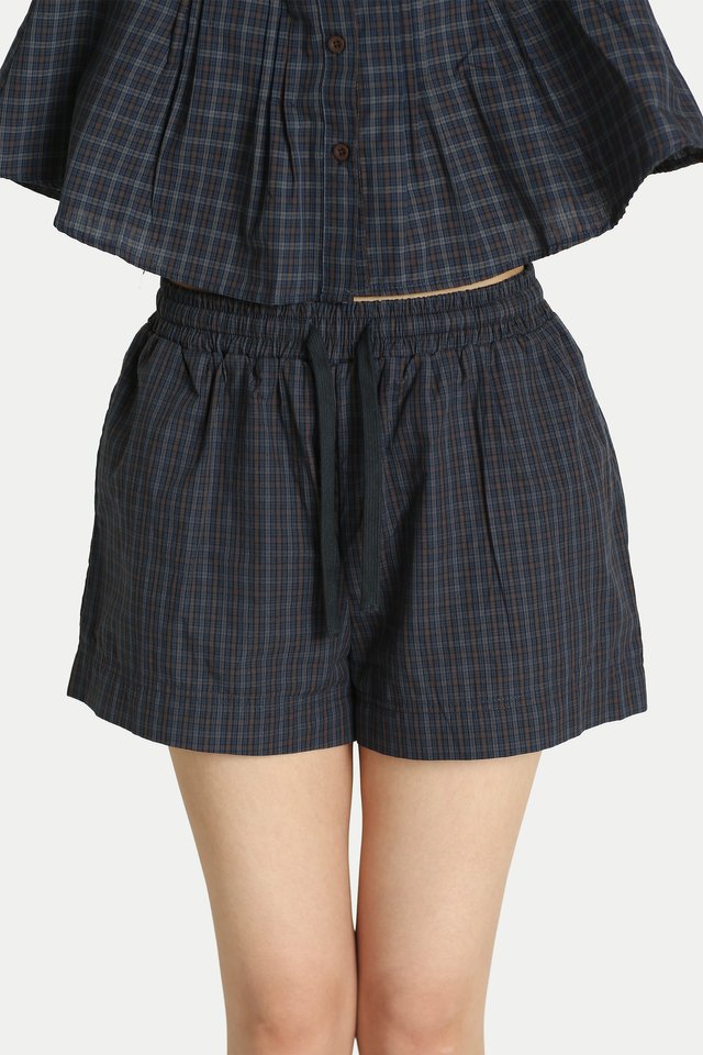 HENA RELAXED SHORTS IN NAVY CHECKS