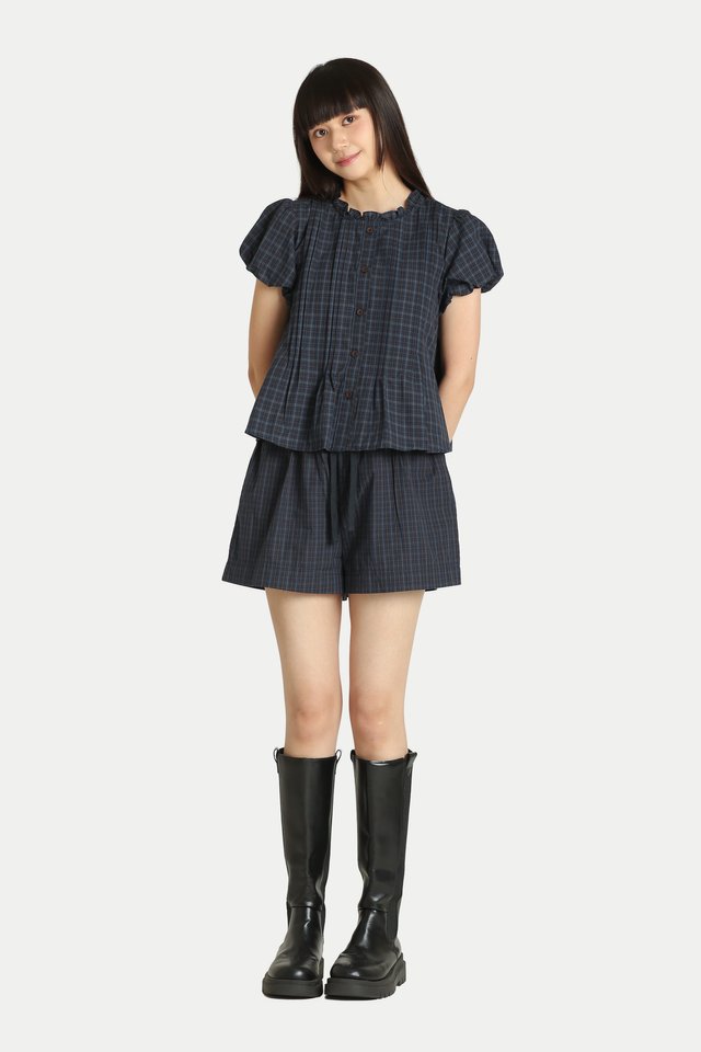 HENA RELAXED SHORTS IN NAVY CHECKS