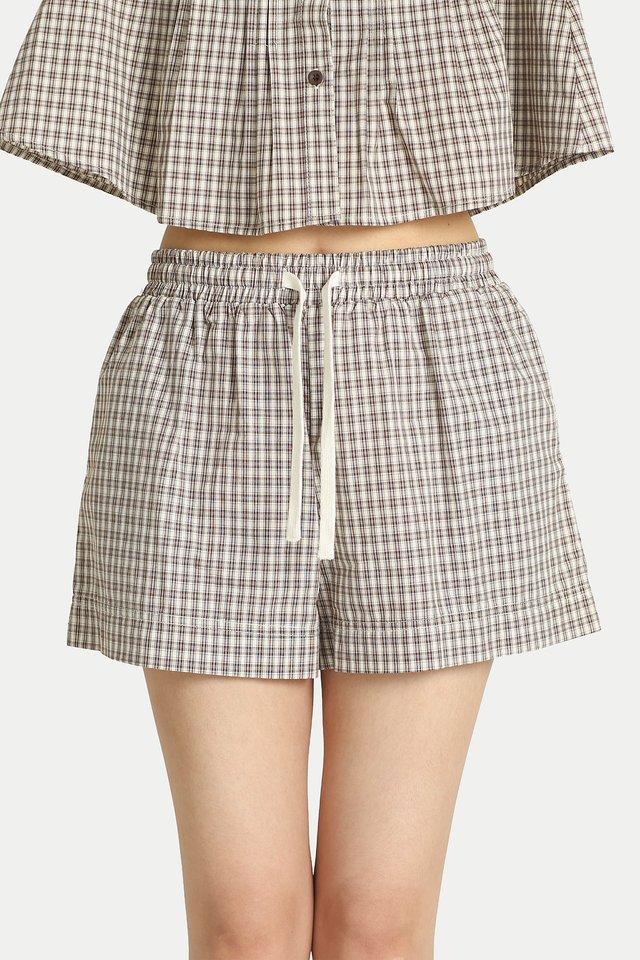 HENA RELAXED SHORTS IN CREAM CHECKS