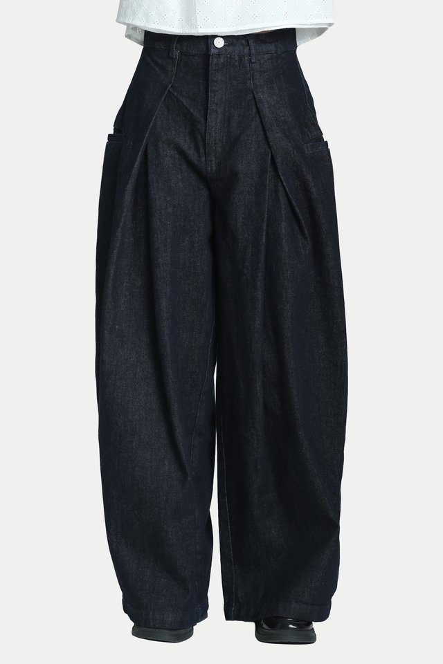 TOSHIRO PLEATED BAGGY DENIM JEANS IN DARK WASH