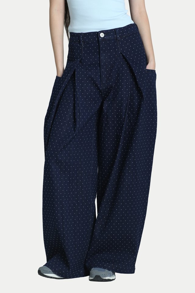 TOSHIRO PLEATED BAGGY DENIM JEANS IN DARK DOTS