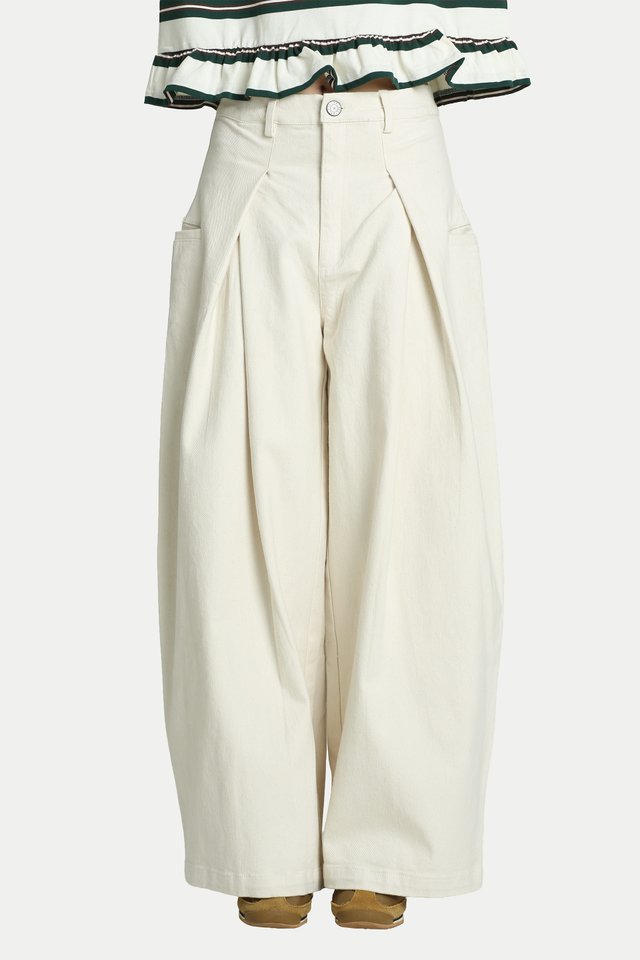 TOSHIRO PLEATED BAGGY DENIM JEANS IN ECRU