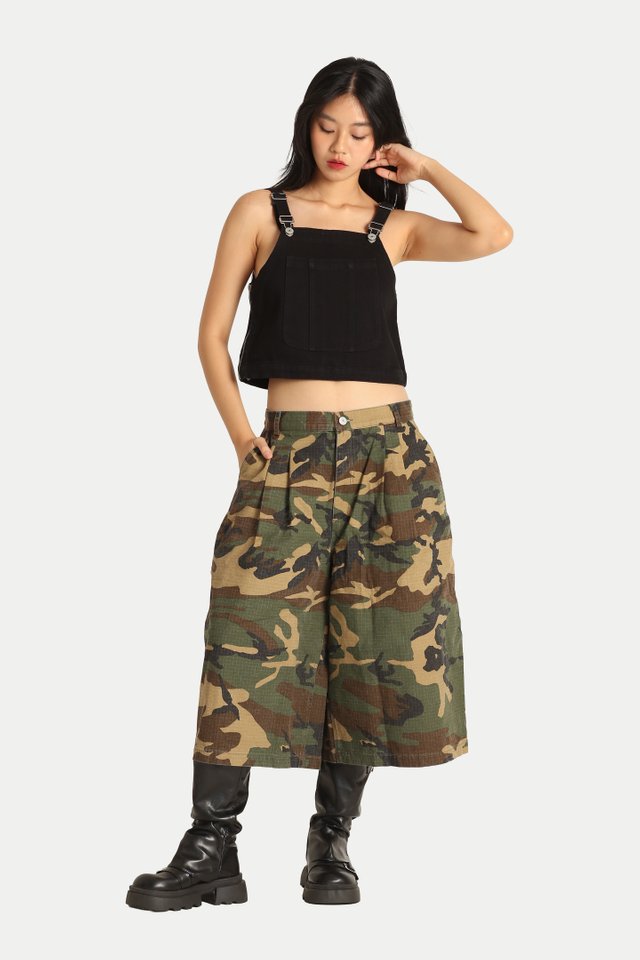 KAIEN OVERSIZED LONGLINE JORTS IN CAMO