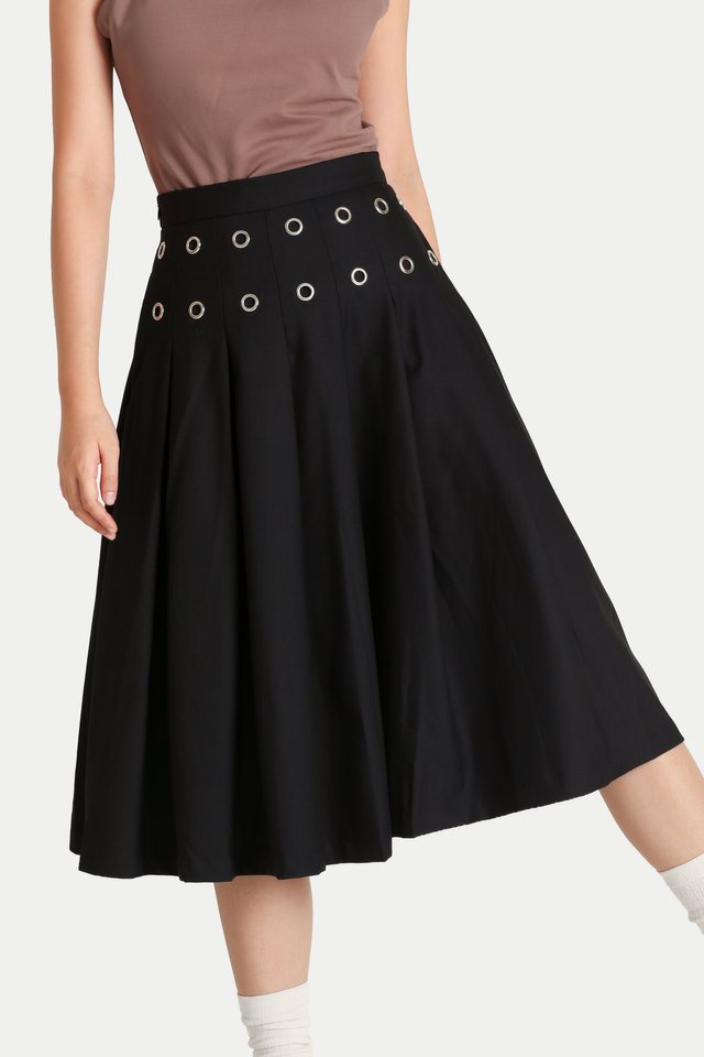 ARISA PLEATED EYELET MIDI SKIRT IN BLACK
