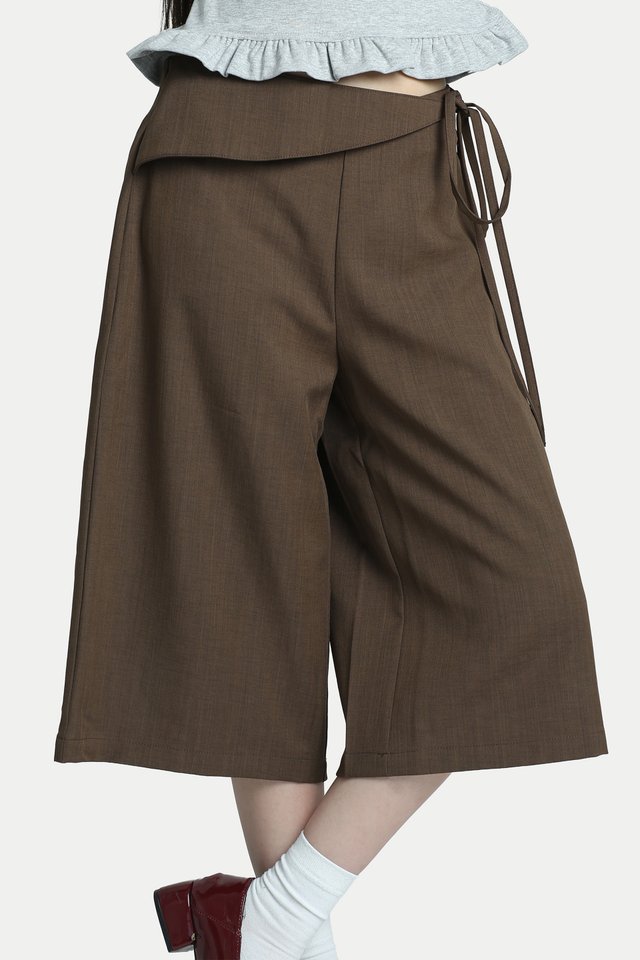 RYOJI MID-RISE SIDE TIE CAPRI IN MOCHA