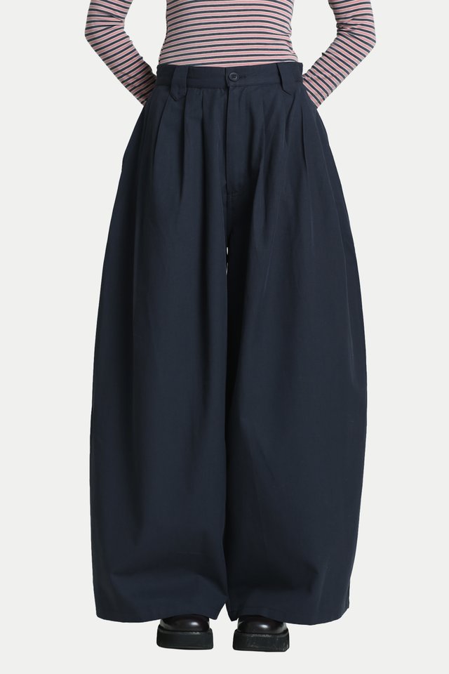 MITSUKO TAILORED BARREL LEG PANTS IN NAVY