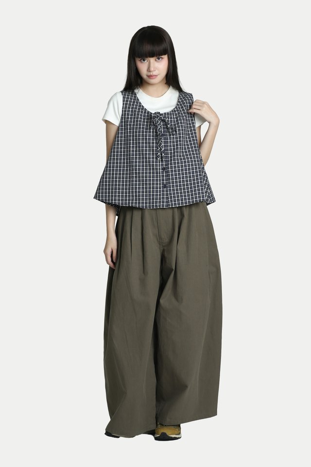 ROCHELLE GATHER FLARE TOP IN NAVY CHECKS